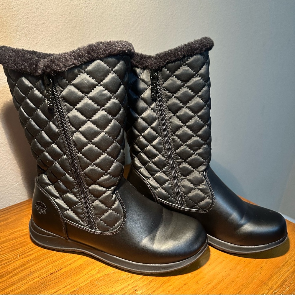 Totes black quilted fur lined rain/snow boots sz 7M
